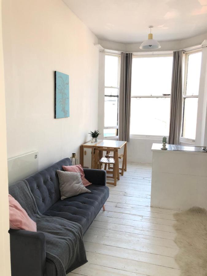 New! Seaside Central Scarborough Apartment מראה חיצוני תמונה
