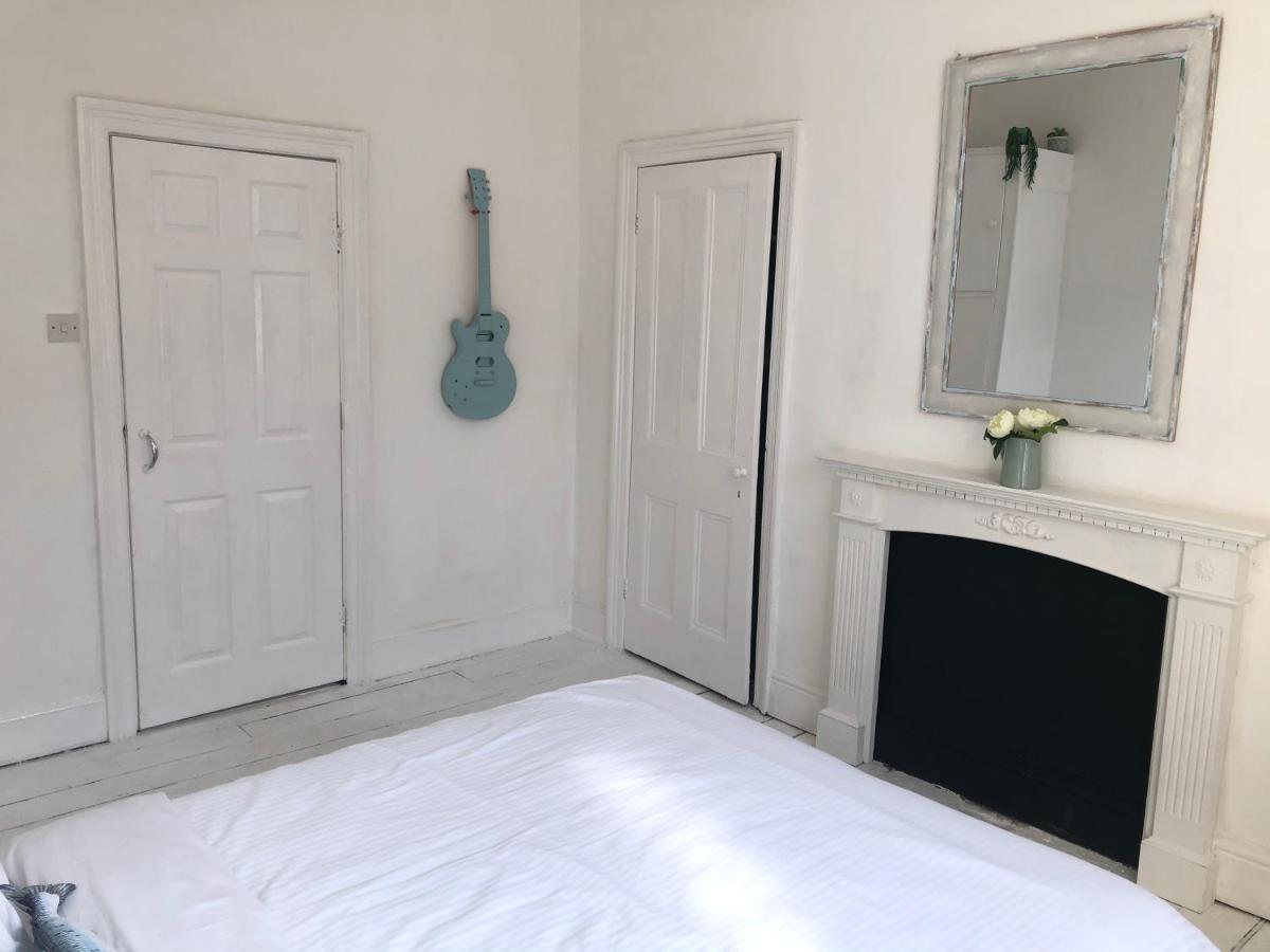 New! Seaside Central Scarborough Apartment מראה חיצוני תמונה
